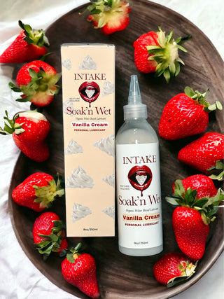 Soak’n Wet Vanilla Cream edible personal lubricant with fresh strawberries – 8oz bottle and box